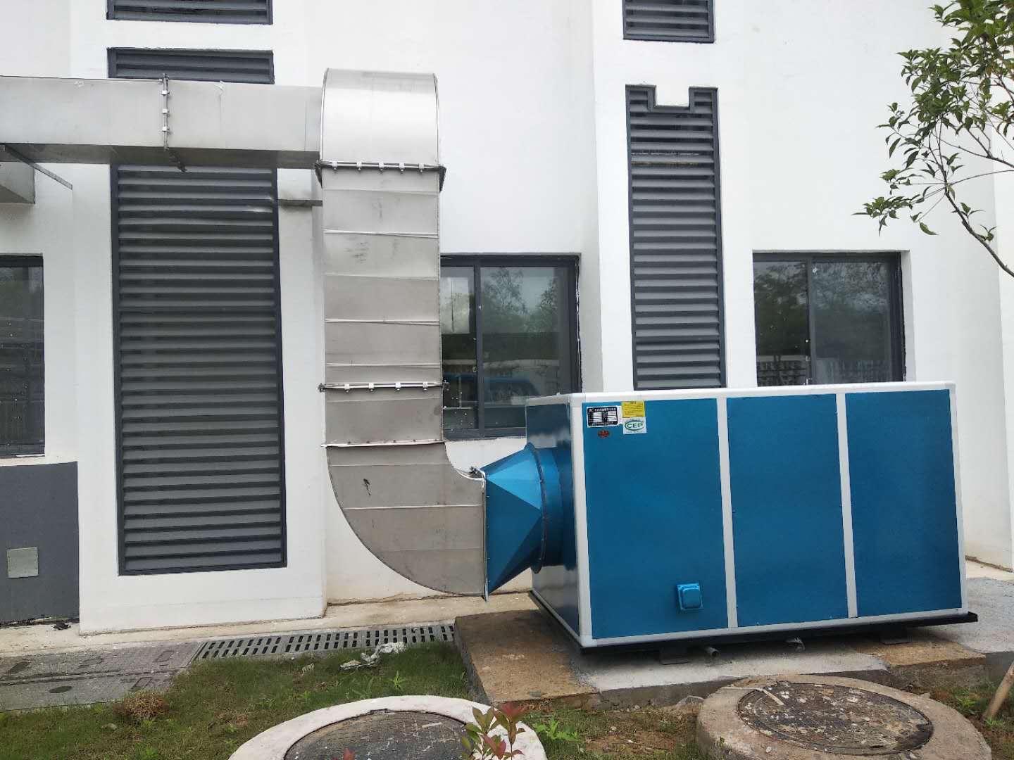 黃山北站高鐵站使用安徽國茂機電油煙凈化一體機組 